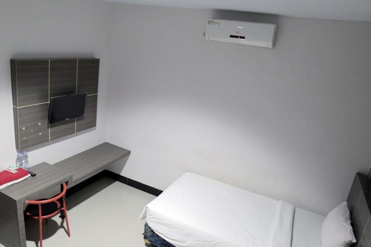 Reddoorz @ Pasangkayu Mamuju Utara 호텔 외부 사진